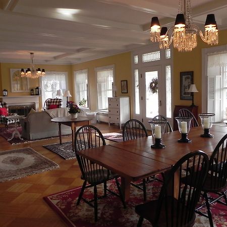 1837 Cobblestone Cottage Canandaigua Extérieur photo